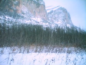 Cliffs at Devils Gap (click to enlarge)